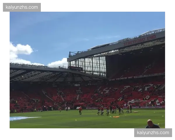 比赛日花絮：老特拉福德球场试点“即时回放”座椅屏幕服务获好评。